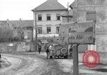 Standbild deutsche Kapitulation zum sechsten Armored Division Altenburg Deutschland, 1945, aus Sekunde 3 historischem Filmmaterial Videoclip 65675041547