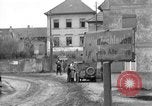 Standbild deutsche Kapitulation zum sechsten Armored Division Altenburg Deutschland, 1945, aus Sekunde 4 historischem Filmmaterial Videoclip 65675041547