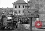Standbild deutsche Kapitulation zum sechsten Armored Division Altenburg Deutschland, 1945, aus Sekunde 7 historischem Filmmaterial Videoclip 65675041547