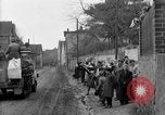 Standbild deutsche Kapitulation zum sechsten Armored Division Altenburg Deutschland, 1945, aus Sekunde 11 historischem Filmmaterial Videoclip 65675041547