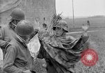 Standbild deutsche Kapitulation zum sechsten Armored Division Altenburg Deutschland, 1945, aus Sekunde 49 historischem Filmmaterial Videoclip 65675041547