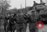 Standbild deutschen Gefangenen Altenburg Deutschland, 1945, aus Sekunde 13 historischem Filmmaterial Videoclip 65675041548