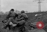 Standbild deutschen Gefangenen Altenburg Deutschland, 1945, aus Sekunde 44 historischem Filmmaterial Videoclip 65675041548