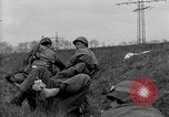 Standbild deutschen Gefangenen Altenburg Deutschland, 1945, aus Sekunde 45 historischem Filmmaterial Videoclip 65675041548