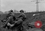 Standbild deutschen Gefangenen Altenburg Deutschland, 1945, aus Sekunde 46 historischem Filmmaterial Videoclip 65675041548