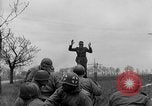 Standbild deutschen Gefangenen Altenburg Deutschland, 1945, aus Sekunde 56 historischem Filmmaterial Videoclip 65675041548