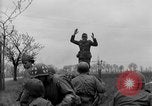 Standbild deutschen Gefangenen Altenburg Deutschland, 1945, aus Sekunde 57 historischem Filmmaterial Videoclip 65675041548