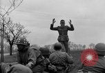 Standbild deutschen Gefangenen Altenburg Deutschland, 1945, aus Sekunde 58 historischem Filmmaterial Videoclip 65675041548