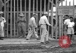 Immagine di Stati Uniti Marines Tacloban città isola di Leyte Filippine, 1945, secondo 6 filmato di repertorio 65675041588