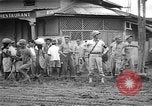 Immagine di Stati Uniti Marines Tacloban città isola di Leyte Filippine, 1945, secondo 37 filmato di repertorio 65675041588