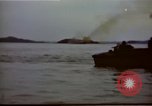 Standbild Rocket Barrage in der koreanischen Krieg Wolmi-Do Insel Korea, 1950, aus Sekunde 5 historischem Filmmaterial Videoclip 65675041600