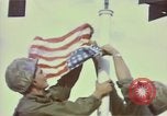 Standbild Rocket Barrage in der koreanischen Krieg Wolmi-Do Insel Korea, 1950, aus Sekunde 17 historischem Filmmaterial Videoclip 65675041600