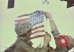 Standbild Rocket Barrage in der koreanischen Krieg Wolmi-Do Insel Korea, 1950, aus Sekunde 23 historischem Filmmaterial Videoclip 65675041600