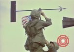 Standbild Rocket Barrage in der koreanischen Krieg Wolmi-Do Insel Korea, 1950, aus Sekunde 24 historischem Filmmaterial Videoclip 65675041600