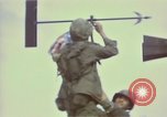 Standbild Rocket Barrage in der koreanischen Krieg Wolmi-Do Insel Korea, 1950, aus Sekunde 25 historischem Filmmaterial Videoclip 65675041600