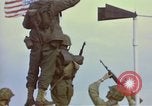 Standbild Rocket Barrage in der koreanischen Krieg Wolmi-Do Insel Korea, 1950, aus Sekunde 32 historischem Filmmaterial Videoclip 65675041600