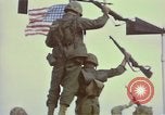 Standbild Rocket Barrage in der koreanischen Krieg Wolmi-Do Insel Korea, 1950, aus Sekunde 36 historischem Filmmaterial Videoclip 65675041600