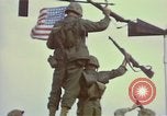 Standbild Rocket Barrage in der koreanischen Krieg Wolmi-Do Insel Korea, 1950, aus Sekunde 37 historischem Filmmaterial Videoclip 65675041600