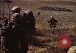 Immagine di Stati Uniti Marines nella guerra di Corea Hoengsong Corea, 1951, secondo 45 filmato di repertorio 65675041614