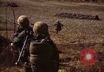 Immagine di Stati Uniti Marines nella guerra di Corea Hoengsong Corea, 1951, secondo 48 filmato di repertorio 65675041614