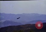 Standbild US Marine F4U Korsaren bieten Close Air Support 7 Marine Behandlungsschema Hoengsong Korea, 1951, aus Sekunde 13 historischem Filmmaterial Videoclip 65675041616
