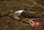 Standbild Atrocity Opfer von Hoengsong Hinterhalt in Korea Krieg Hoengsong Korea, 1951, aus Sekunde 12 historischem Filmmaterial Videoclip 65675041617