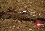 Standbild Atrocity Opfer von Hoengsong Hinterhalt in Korea Krieg Hoengsong Korea, 1951, aus Sekunde 51 historischem Filmmaterial Videoclip 65675041617