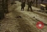 Standbild zerstörten US-Militär Lkw nach Hoengsong Massaker Hoengsong Korea, 1951, aus Sekunde 25 historischem Filmmaterial Videoclip 65675041618
