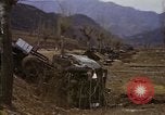Standbild zerstörten US-Militär Lkw nach Hoengsong Massaker Hoengsong Korea, 1951, aus Sekunde 56 historischem Filmmaterial Videoclip 65675041618