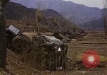 Standbild zerstörten US-Militär Lkw nach Hoengsong Massaker Hoengsong Korea, 1951, aus Sekunde 57 historischem Filmmaterial Videoclip 65675041618
