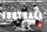 Standbild Fußballspiel Los Angeles California USA, 1951, aus Sekunde 4 historischem Filmmaterial Videoclip 65675041643