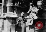 Standbild Französisch für Mode von 1953 Paris Frankreich, 1953, aus Sekunde 9 historischem Filmmaterial Videoclip 65675041651