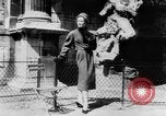 Standbild Französisch für Mode von 1953 Paris Frankreich, 1953, aus Sekunde 10 historischem Filmmaterial Videoclip 65675041651