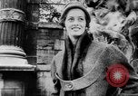 Standbild Französisch für Mode von 1953 Paris Frankreich, 1953, aus Sekunde 12 historischem Filmmaterial Videoclip 65675041651