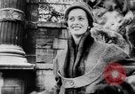 Standbild Französisch für Mode von 1953 Paris Frankreich, 1953, aus Sekunde 13 historischem Filmmaterial Videoclip 65675041651