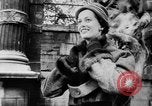 Standbild Französisch für Mode von 1953 Paris Frankreich, 1953, aus Sekunde 14 historischem Filmmaterial Videoclip 65675041651