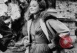 Standbild Französisch für Mode von 1953 Paris Frankreich, 1953, aus Sekunde 19 historischem Filmmaterial Videoclip 65675041651