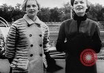 Standbild Französisch für Mode von 1953 Paris Frankreich, 1953, aus Sekunde 51 historischem Filmmaterial Videoclip 65675041651