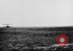 Standbild Glenn Curtiss Reims Frankreich, 1909, aus Sekunde 9 historischem Filmmaterial Videoclip 65675041653