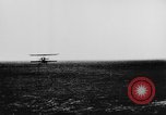 Standbild Glenn Curtiss Reims Frankreich, 1909, aus Sekunde 10 historischem Filmmaterial Videoclip 65675041653