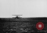 Standbild Glenn Curtiss Reims Frankreich, 1909, aus Sekunde 12 historischem Filmmaterial Videoclip 65675041653