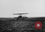 Standbild Glenn Curtiss Reims Frankreich, 1909, aus Sekunde 15 historischem Filmmaterial Videoclip 65675041653