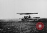 Standbild Glenn Curtiss Reims Frankreich, 1909, aus Sekunde 17 historischem Filmmaterial Videoclip 65675041653