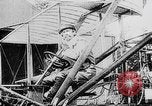 Standbild Glenn Curtiss Reims Frankreich, 1909, aus Sekunde 26 historischem Filmmaterial Videoclip 65675041653