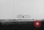Standbild Glenn Curtiss Reims Frankreich, 1909, aus Sekunde 29 historischem Filmmaterial Videoclip 65675041653