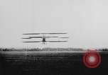 Standbild Glenn Curtiss Reims Frankreich, 1909, aus Sekunde 30 historischem Filmmaterial Videoclip 65675041653