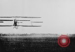 Standbild Glenn Curtiss Reims Frankreich, 1909, aus Sekunde 31 historischem Filmmaterial Videoclip 65675041653
