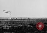 Standbild Glenn Curtiss Reims Frankreich, 1909, aus Sekunde 62 historischem Filmmaterial Videoclip 65675041653