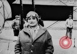 Standbild Glenn Curtiss Frankreich, 1910, aus Sekunde 10 historischem Filmmaterial Videoclip 65675041654