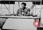 Standbild Glenn Curtiss Frankreich, 1910, aus Sekunde 23 historischem Filmmaterial Videoclip 65675041654